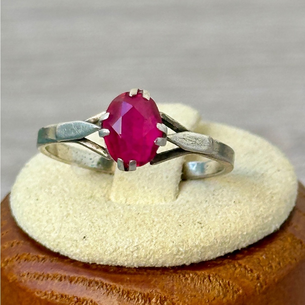 Elegant Silver Vintage Soviet Ruby Ring With Spli… - image 6
